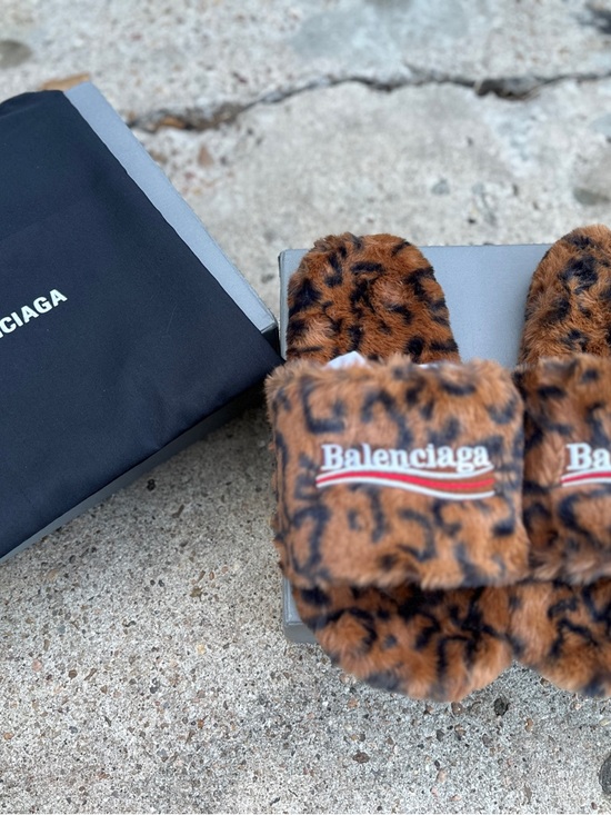 Balenciaga Cheetah Fur Slippers with Embroidered Logo - Picture 4 of 5